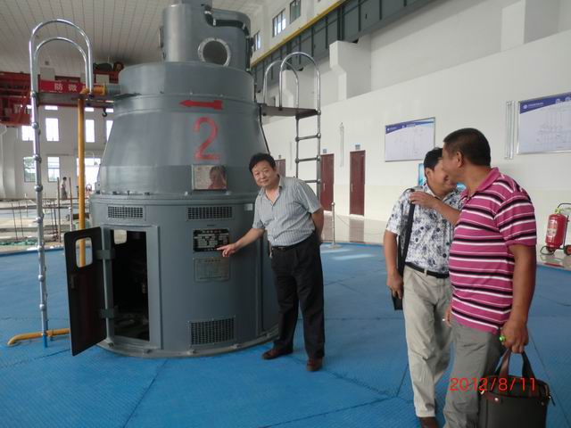 南京海峰除尘设备厂技术人员，陪同领导学习宿迁骆马湖南水北调工程